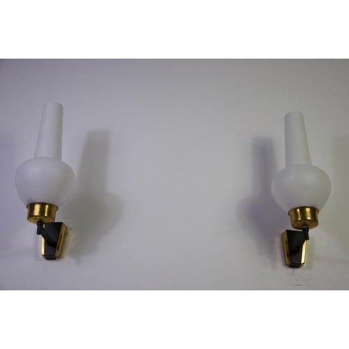 1960s Mid-Century Brass and Opaline Wall Lamps, Italy, 1960s, Set of 2 For Sale - Image 5 of 10