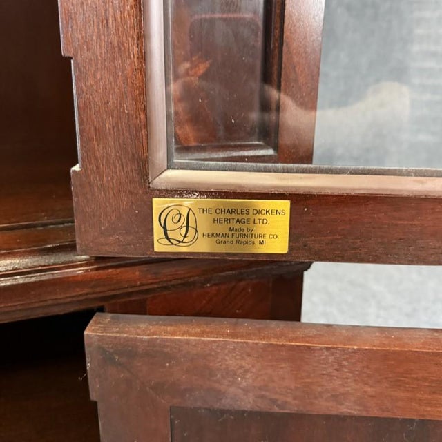 Late 20th Century Hekman Charles Dickens Heritage Collection Mahogany Bookcase / China Cabinet For Sale - Image 11 of 13