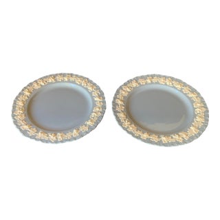 1950s Wedgwood Queen”s Ware Pair of 10”dinner Plates For Sale