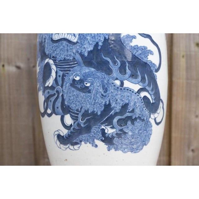 Large Antique 19th Century Qing Chinese Blue & White Foo Dog Porcelain Vase For Sale - Image 14 of 18
