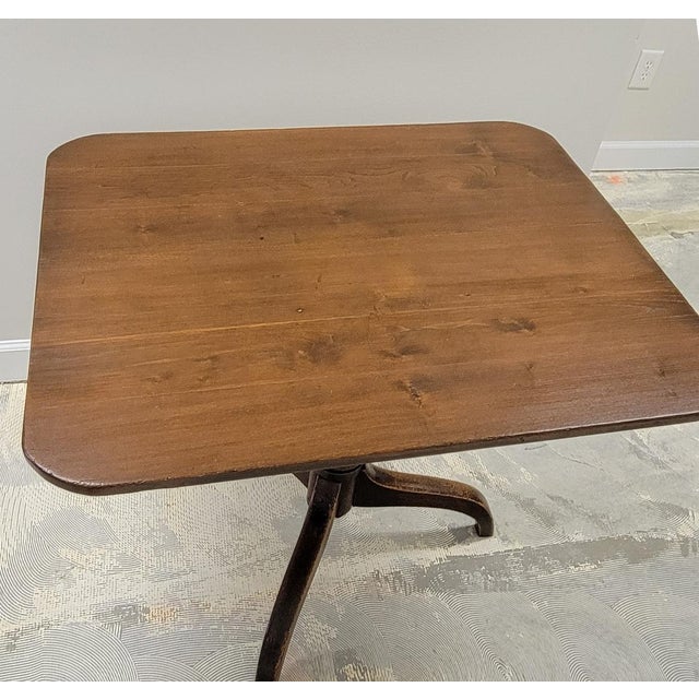 English Antique Georgian Walnut Tilt-Top Library or Game Table for Reading Room, Circa 1790-1820 For Sale - Image 3 of 7