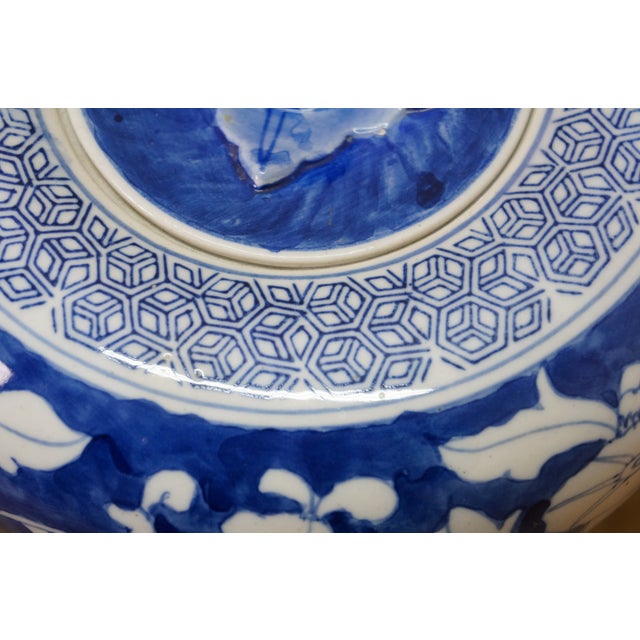 Late 20th Century Chinese Chinoiserie Blue & White Porcelain Morning Glory Lidded Jar Urn For Sale - Image 5 of 14