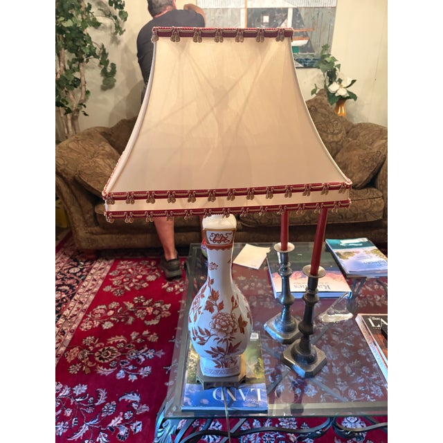 Chinoiserie Vintage Porcelaine De Paris Chinoiserie Porcelain Table Lamp With Trimmed Shade For Sale - Image 3 of 4