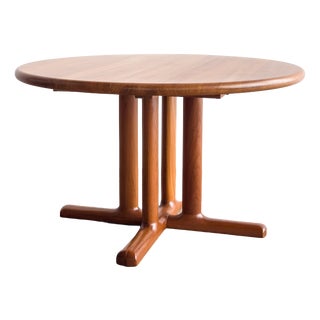 Sculptural Round Extendable Dining Table from Dyrlund For Sale