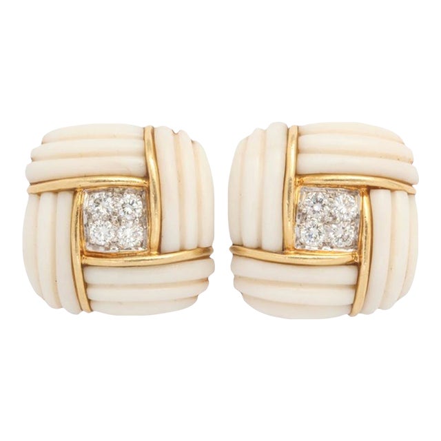 White Coral and 18kt Yellow Gold Clip-On Earrings Vintage 60s For Sale