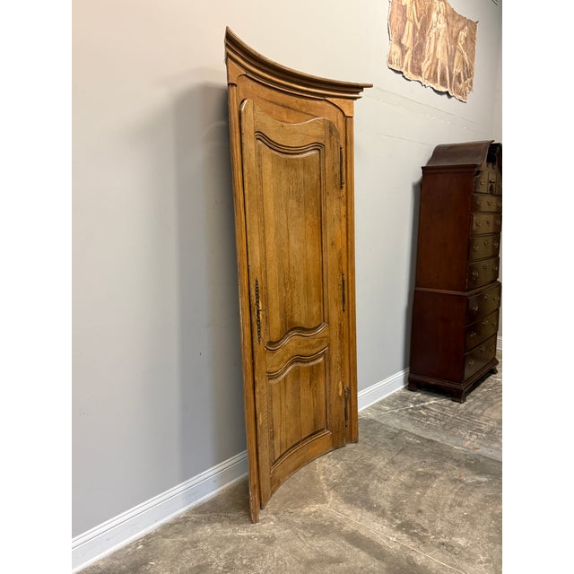 19th Century Pair of 19th Century French Louis XV Style Curved Oak Doors For Sale - Image 5 of 8