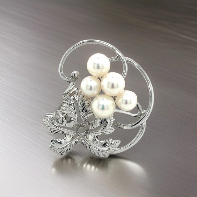 1990s Mikimoto Authentic Estate Akoya Pearl Brooch Pin Sterling Silver For Sale - Image 4 of 12