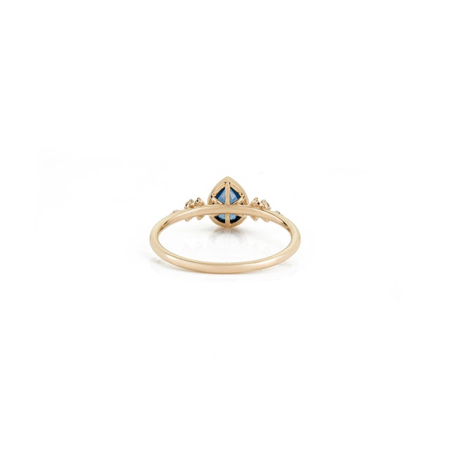 Pear Cut Blue Sapphire and Diamond Cluster Vintage Ring in 14k Gold Size 5.5 For Sale - Image 10 of 17