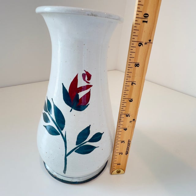 American Vintage 1980s Rambling Rose Vase Gail Pittman Pottery Stoneware Floral Vase, Unsigned For Sale - Image 3 of 13