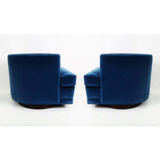1950s Mid-Century Modern Luxurious Blue Velvet Swivel Lounge Chairs - A Pair For Sale - Image 5 of 7