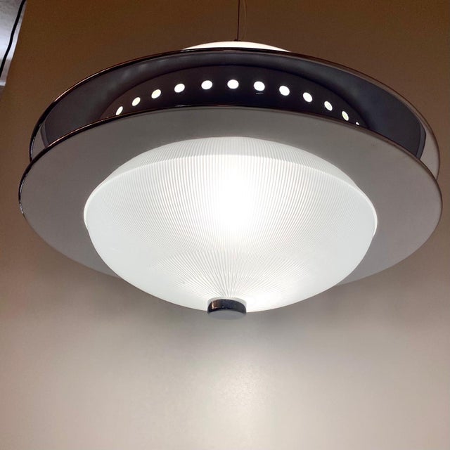 Flos Space Age Pendant in Glass and Metal in the style of Tobia Scarpa for Flos, 1960s For Sale - Image 4 of 18