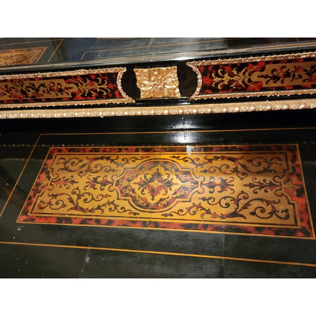 Gold 1990s Italian Gilt Vanity & Mirror Set | Hand-Carved Dressing Table | Hollywood Regency / Baroque Style For Sale - Image 8 of 10