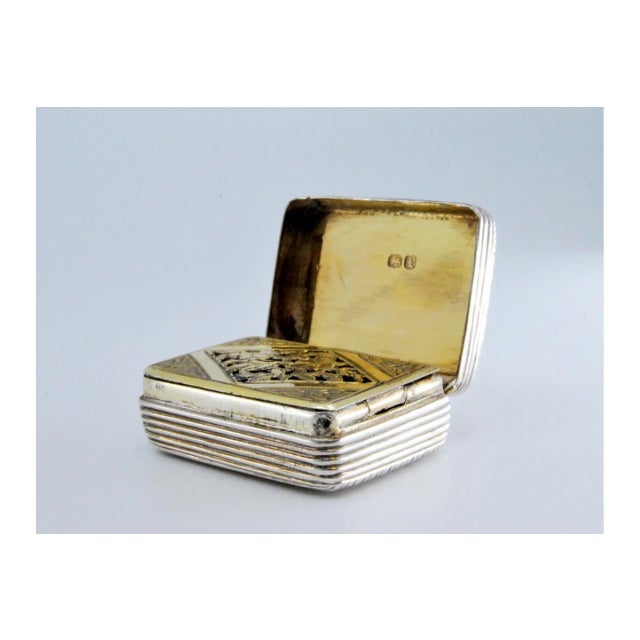 George V Fluted Silver and Gold Vinaigrette Box For Sale - Image 5 of 11