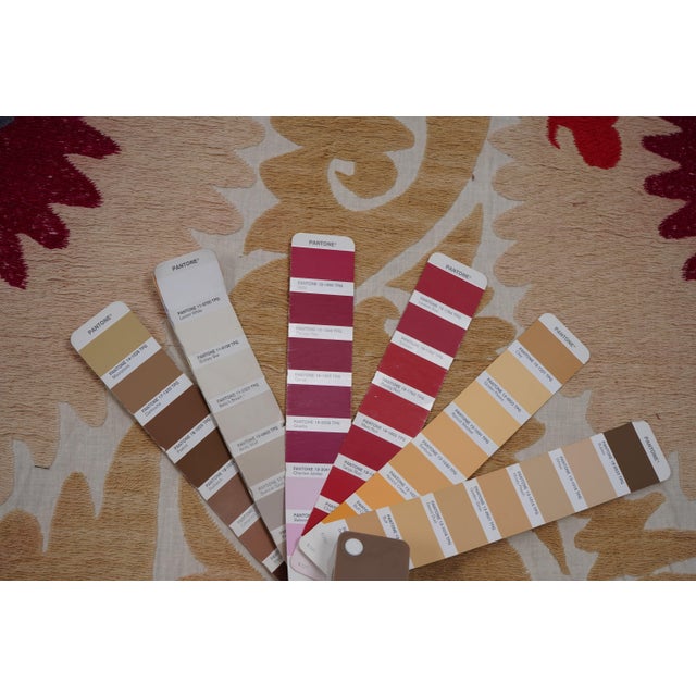 Beige Uzbek Suzani Rug – Red Teal Floral Embroidery – Boho Handmade Textile 7'5'' X 10'3'' For Sale - Image 15 of 15