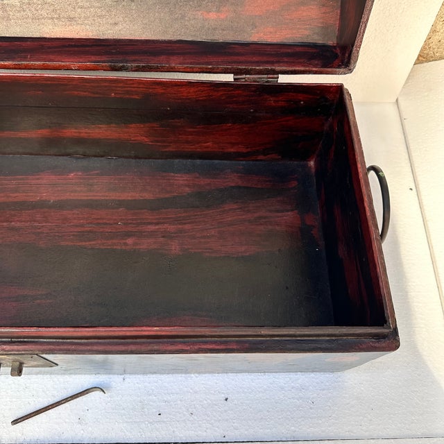 Japanese Taisho Era Urushi-E Trunk, 1920 For Sale - Image 14 of 18