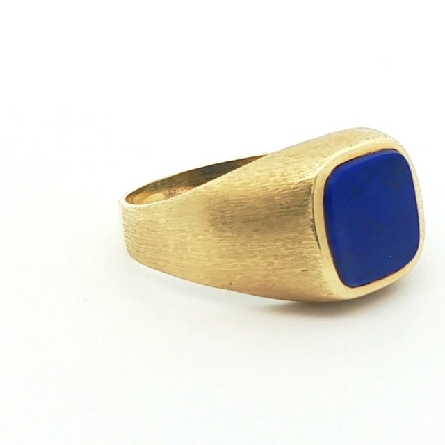 Contemporary 1980s 14k Yellow Gold Solitaire Lapis Ring, Size 6.25 For Sale - Image 3 of 10