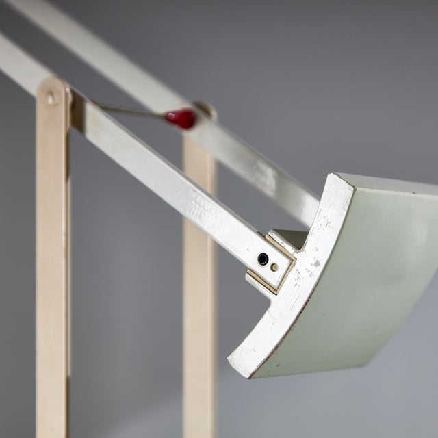 Artemide Tizio Table Lamp by Richard Sapper for Artemide, 1970s For Sale - Image 4 of 11