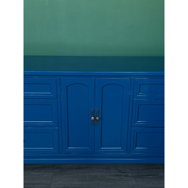 1970s Mid-Century Modern Walnut High Gloss Blue Lacquered Dresser For Sale - Image 11 of 17