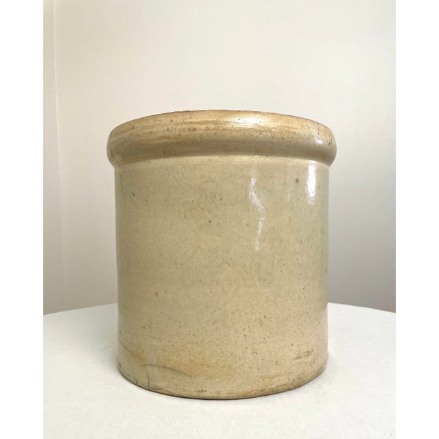 Antique Early American Salt-Glazed Cream & Cobalt Blue Large Stoneware Crock For Sale In Houston - Image 6 of 12