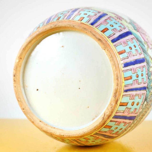 Chinese Vase in Decorated Porcelain For Sale - Image 16 of 17