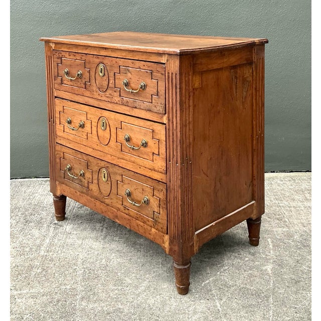 Vintage Louis XV Fluted Chest of Drawers For Sale - Image 4 of 12