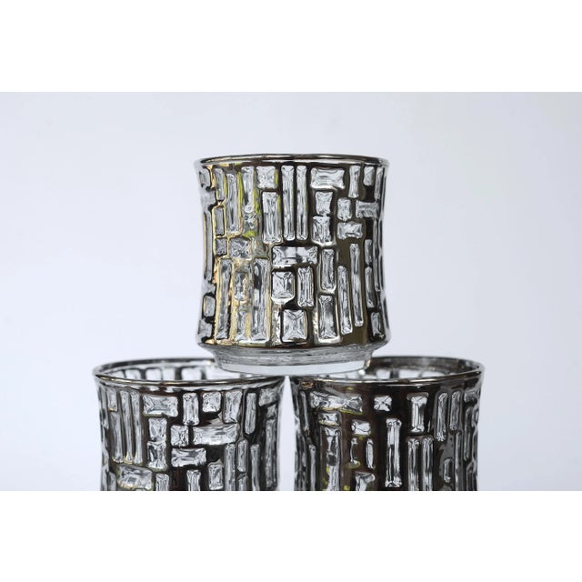 1970s Vintage Libbey Brutalist Artica Platinum Glasses Lowballs With Caddy Barware - Set of 8 For Sale - Image 5 of 13