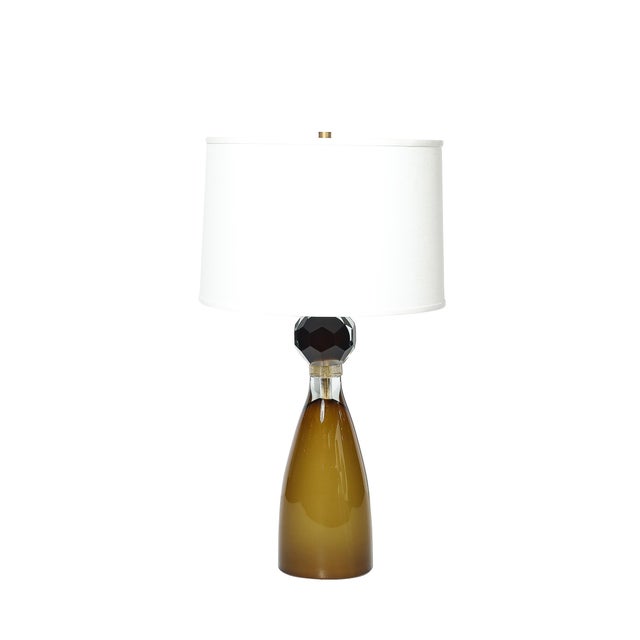 A stunning pair of Modernist table lamps, crafted in Italy in the 21st century, showcasing the unparalleled artistry and...