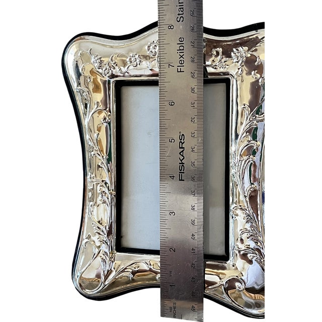 1980s Art Nouveau Style Silverplated Floral Picture Frame With Scalloped Silhouette for 3"x5" of 4"x6" Image For Sale - Image 10 of 13