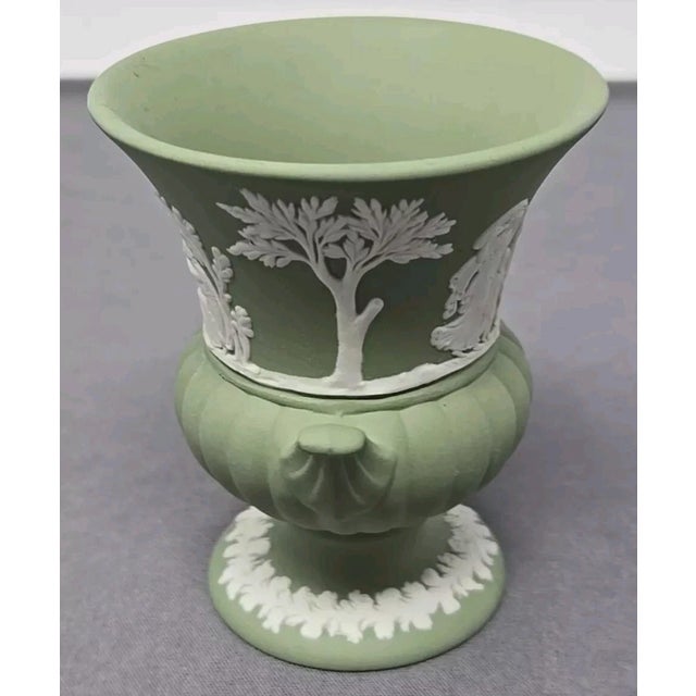 1990s Vintage Wedgewood Jasperware Green With Cream Urn Vase For Sale - Image 5 of 6