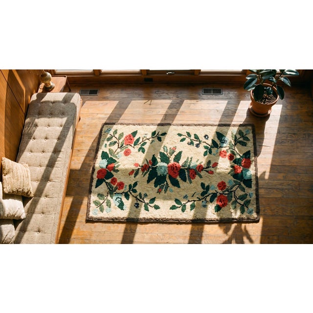Beige 1940s Beige Floral Folk Art Antique American Hooked Rug 2'5" X 4'8" Hand Knotted Wool Carpet For Sale - Image 8 of 8
