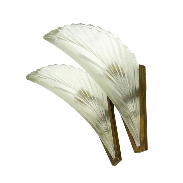 Art Deco French Feather Shape Frosted Glass Wall Sconce, 1930s For Sale - Image 11 of 11