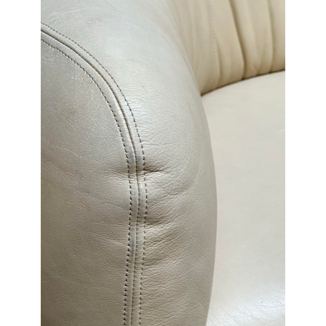 Post Modern Pair Leather Lounge Chairs by Metro, 1980 For Sale In Chicago - Image 6 of 9