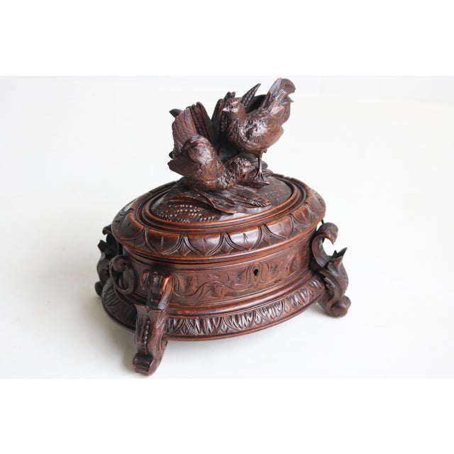 Swiss Oval Jewelry Box in Carved Walnut, 1880 For Sale - Image 3 of 13