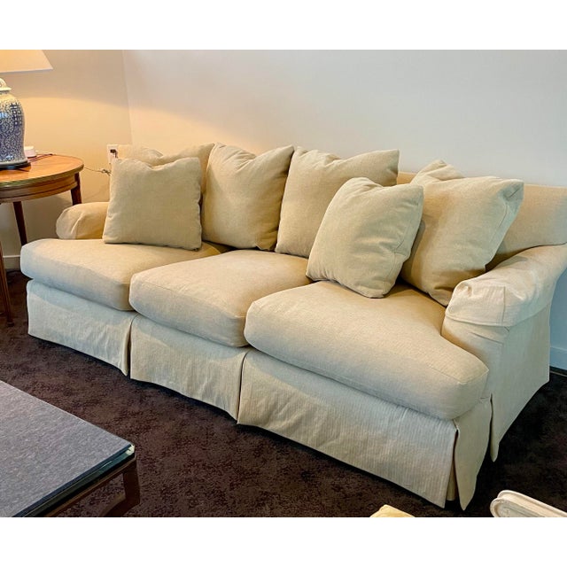 The Simmons Sofa is the quintessential Baker design. It’s an updated English piece made for traditional settings, yet with...