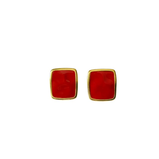 Vintage Monet Red Enamel & Gold-Tone Clip-On Earrings – Mid-Century Modern Rectangular Statement Earrings Description: Add...