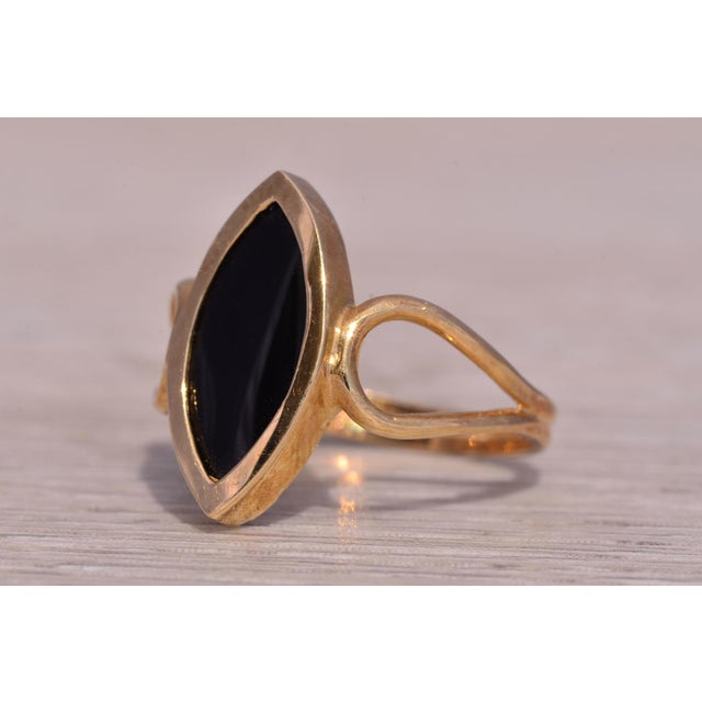 Mid 20th Century The Deale: Vintage Onyx Navette Ring in Yellow Gold For Sale - Image 5 of 11