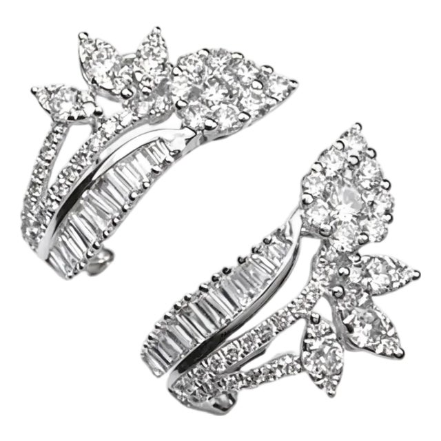 Late 20th Century Pair of 18K White Gold Designer Diamond Flower French Clip Earrings For Sale