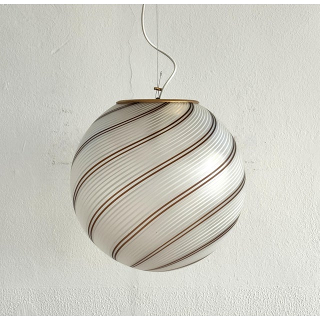 Venini Vintage Pendant Light with Murano Tessuto Glass Globe and Brass from Venini, 1970s For Sale - Image 4 of 15