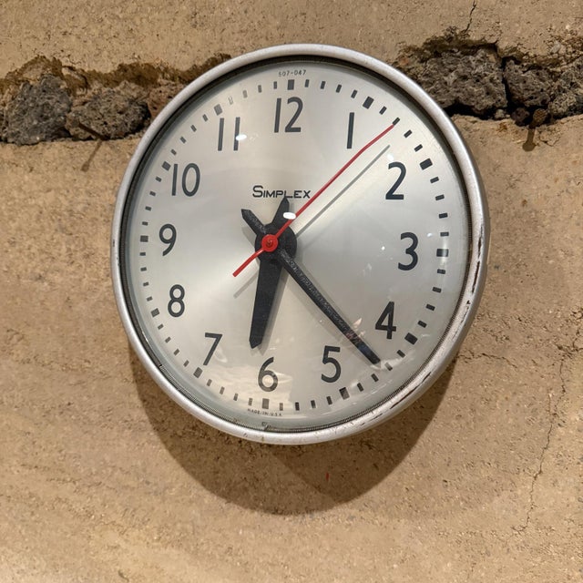 Mid-Century Modern Mid Century Simplex Round Electric Wall Clock For Sale - Image 3 of 12