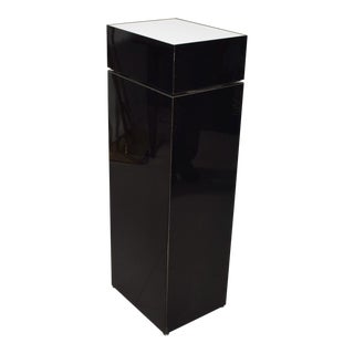 1980s Post Modern Black & White Acrylic Pillar Sculptural Pedestal Stand For Sale