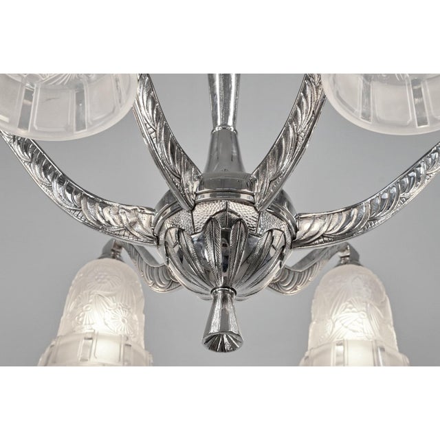 1920s Hettier & Vincent French Art Deco Chandelier 1930s - Floral Glass & Nickeled Bronze For Sale - Image 5 of 15