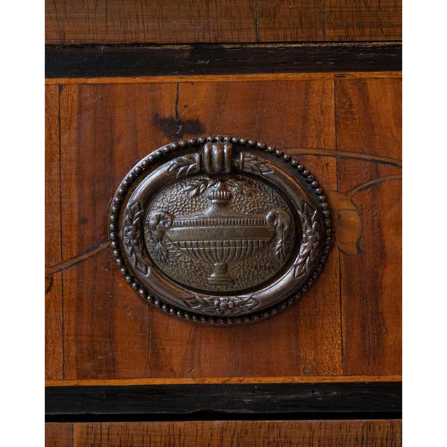 Italian Louis XVI Walnut Marquetry Chest, Late 18th Century For Sale In Atlanta - Image 6 of 18