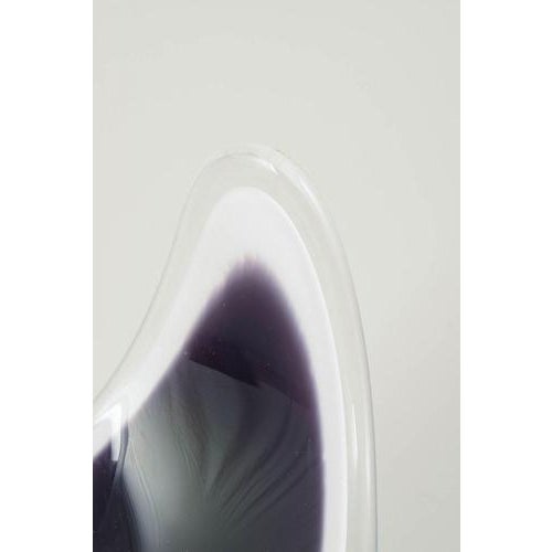 Coquille Bowl in Black and White Art Glass by Paul Kedelv for Flygfors, 1950s For Sale - Image 3 of 5