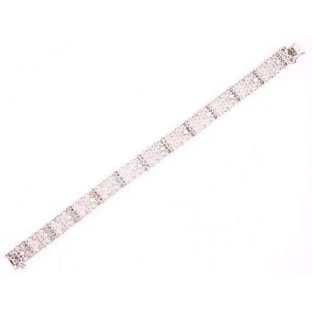 Modern 14 Karat White Gold Contemporary Bracelet With Round Diamonds For Sale - Image 3 of 10