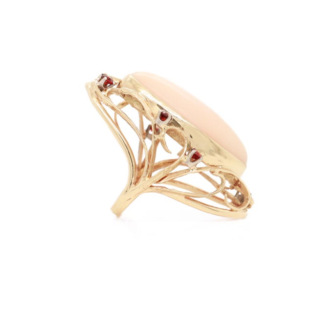 Large 1970s Sculptural 14k Gold, Coral, & Garnet Gemstone Cocktail Ring For Sale - Image 9 of 13