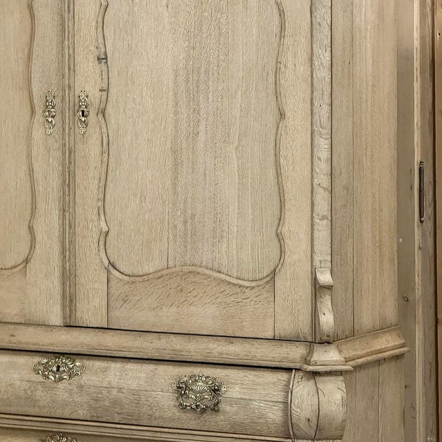 18th Century Dutch Baroque Stripped Oak Linen Press For Sale - Image 9 of 18