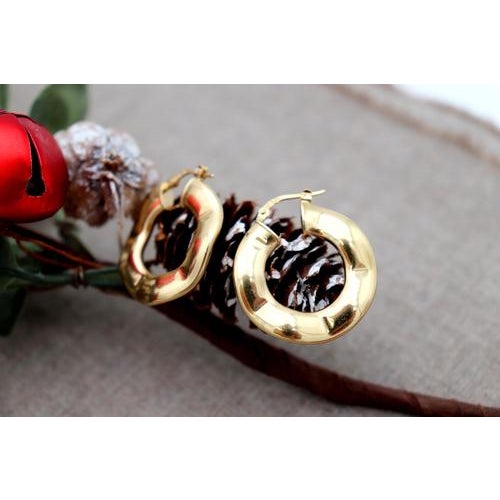 18 Karat Gold Hoop Earrings with Wavy Reliefs, Set of 2 For Sale - Image 4 of 6