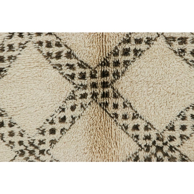 Traditional Vintage Moroccan Rug, Cream & Black With Diamond Patterns - Rug & Kilim For Sale - Image 3 of 7
