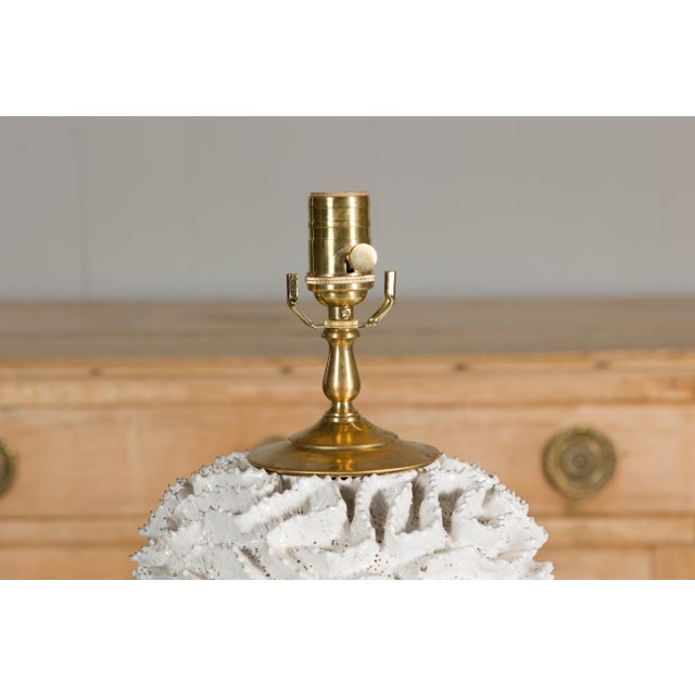 Mid 20th Century Italian White Pottery Table Lamp on Lucite Base For Sale In Atlanta - Image 6 of 12