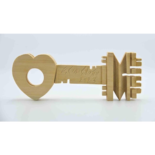 The Key to Heart is a wooden scultpture realized Ferdinando Codognotto in 2023. Original wood sculpture realized in swiss...